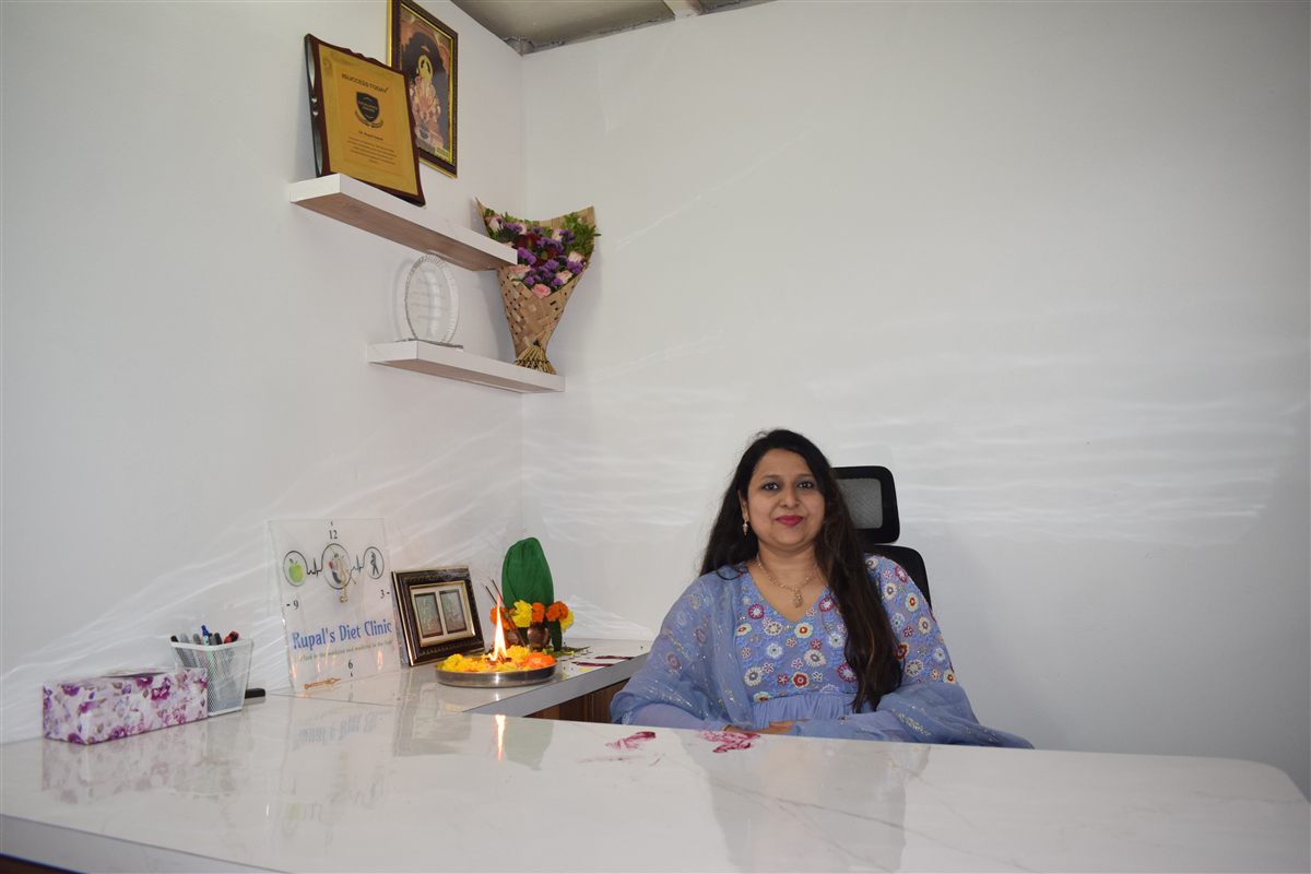 Dietitian Rupal Jasani in consultation at Rupal's Diet Clinic, Pimple Saudagar